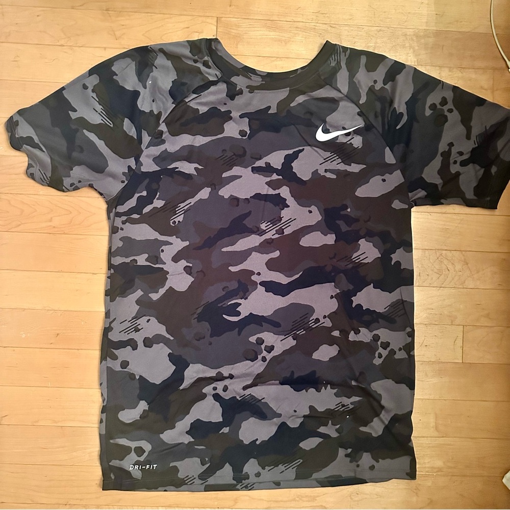 Nike Black and Gray Camouflage Short Sleeve Tee